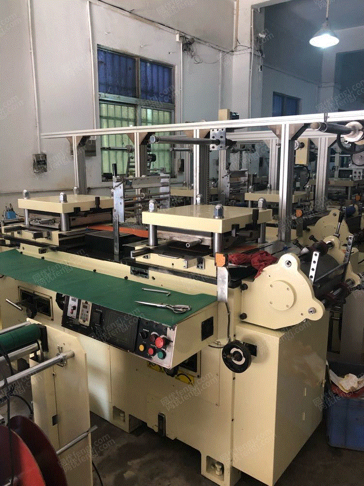 转让多台飞新达坤轮350270双座模切机