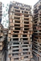 湖北武汉大量回收各种尺寸二手木托盘及塑料托盘