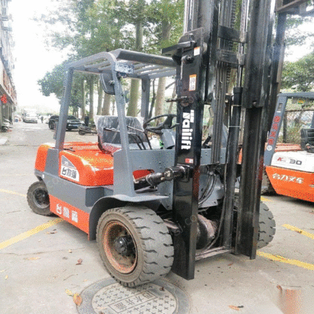 广东深圳台励福3.5吨三节门架升高4米5叉车低价出售 3.3万元