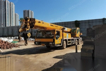 山东泰安转让25k-1徐工4节臂推杆的2010年4月车吊车