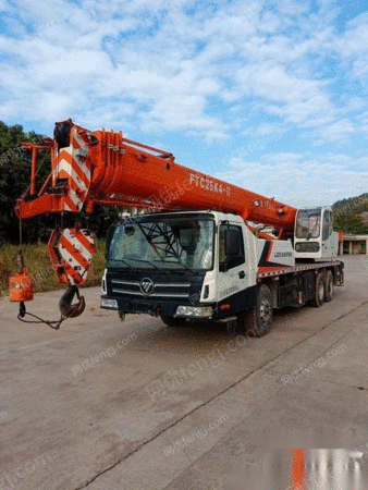 廣東河源轉讓雷薩15年5月國四四節臂吊車