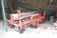 河北石家庄拖拉机，小麦.玉米.黄豆播种机出售 10000元