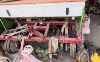 河南郑州出售各种农用播种机双缸四轮拖拉机 10000元