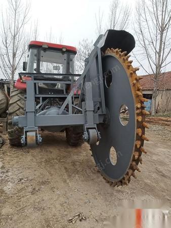 山东临沂转让黄海金马90拖拉机转盘式开沟机