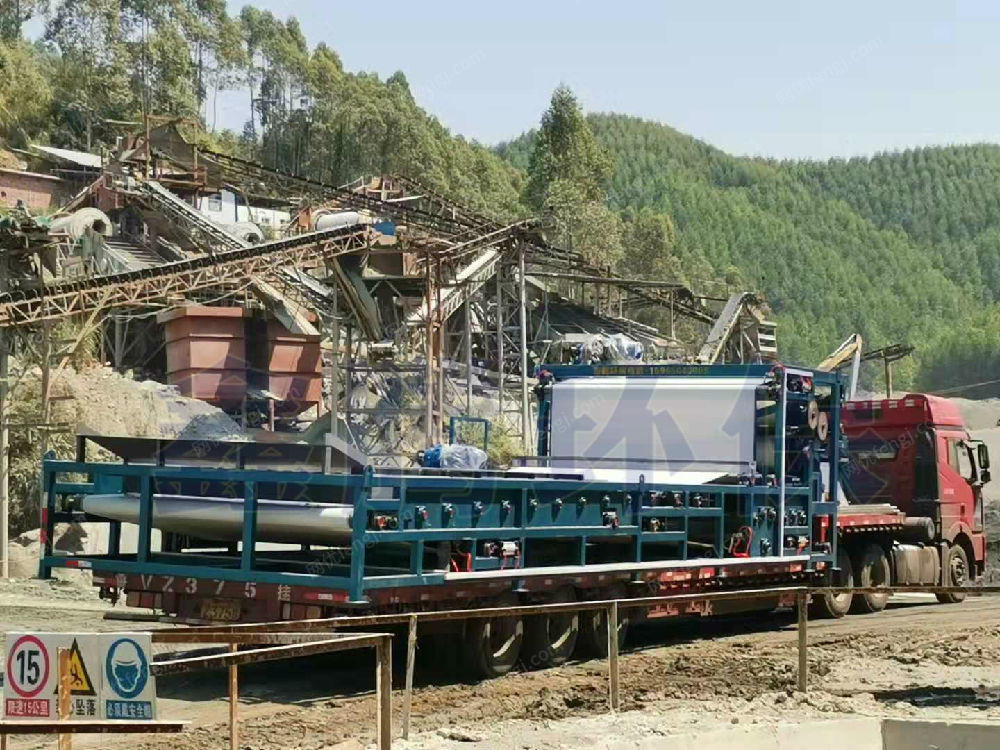 供应鑫腾洗沙尾矿带式压滤机 压滤设备出售