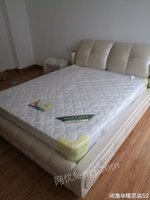 闲置九成新 床1.5✖️1.9  含床垫 出售