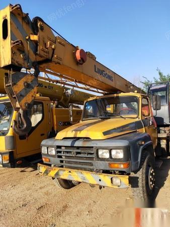 河北沧州转让10年底柳工八吨,吊车要好车的来看