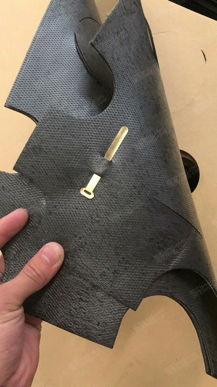 供应绿静2mm背胶沥青阻尼隔音毡防结构共振机箱水槽隔音低频降噪 隔音吸声材料设备出售