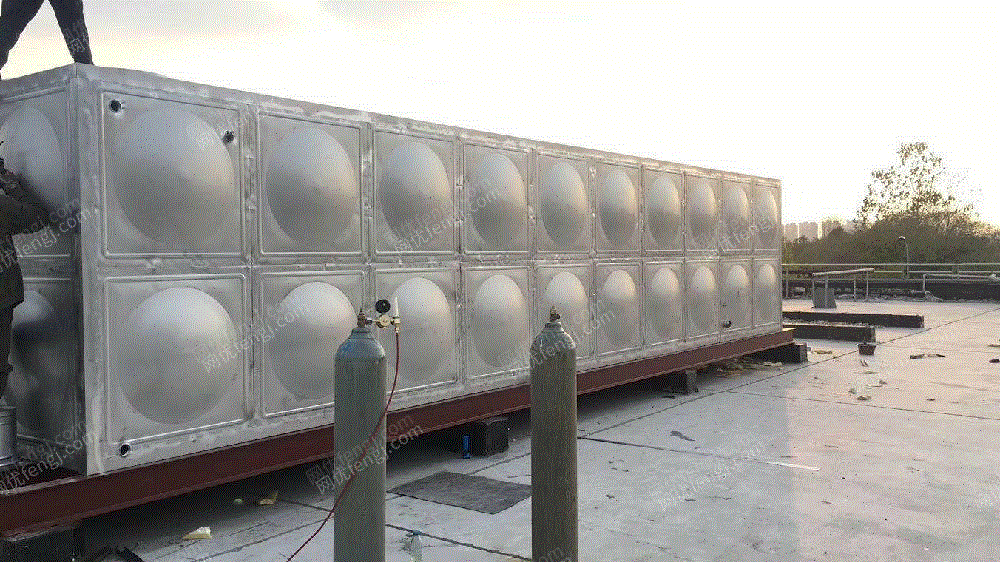 大型不锈钢消防水箱厂家直销定制 生活污水处理设备转让