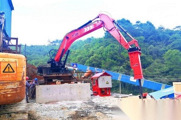 山东济南转让固定式矿用高效率液压免爆破碎机 二手采掘设备出售