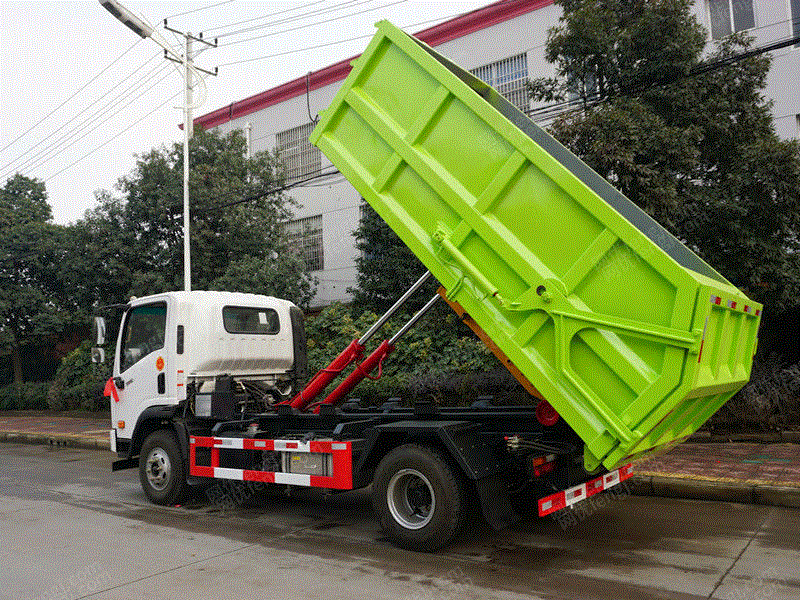 供应大运8吨勾臂车 垃圾车设备回收