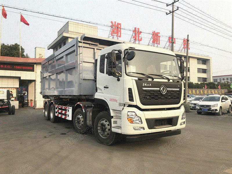 供应新中绿30吨东风天龙勾臂垃圾车 垃圾车设备出售
