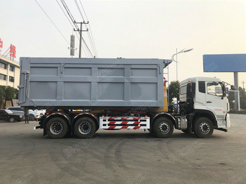 供应新中绿30吨东风天龙勾臂垃圾车 垃圾车设备价格
