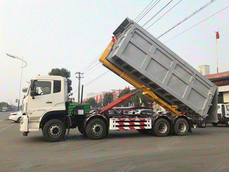 供应新中绿30吨东风天龙勾臂垃圾车 垃圾车设备转让