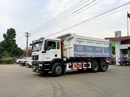 供应汕德卡后八轮勾臂车 垃圾车设备出售