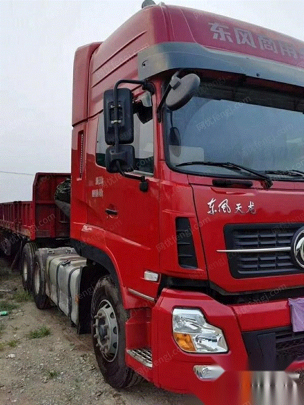 河南郑州出售两年天龙450轻盈版带13米60标箱挂车