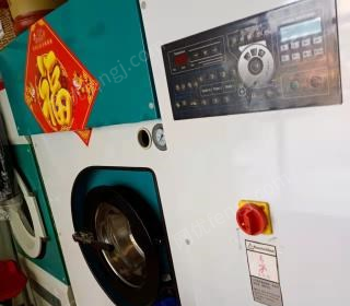 山东青岛因店主要回老家定居转让洗衣店设备 UCC8公斤干洗,15公斤水洗,烘干,烫台等.用了五六年了,看货议价,打包卖.