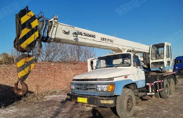 山东东营出售10年12吨北汽多田野吊车