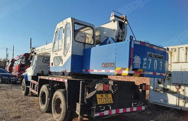 山东东营出售10年12吨北汽多田野吊车