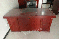 新疆昌吉1.6办公桌，1.8办公桌，2米办公桌低价出售