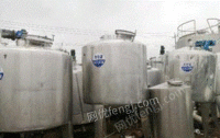 河北沧州牛奶厂因为经营不善处理多台乳品发酵罐