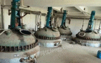 安徽宣城新订9台3000升搪瓷反应釜 在位处理 目前开拆