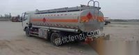 新疆乌鲁木齐转让8吨加油车低价