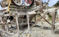 黑龙江鸡西出售闲置矿山设备一套 四台破碎，一台震动筛，钻孔机一台 用了二年,能正常使用,看货议价,打包卖.