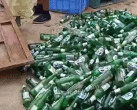 回收啤酒瓶，碎玻璃