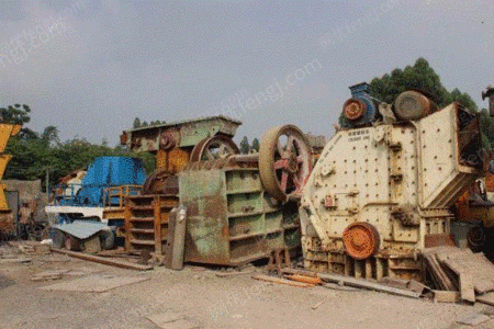 河南地区の中古鉱山机械を回収し、廃弃物の採掘粉砕設備を回収する