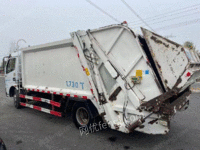 Sell a 17-year-old 8-square compressed garbage truck