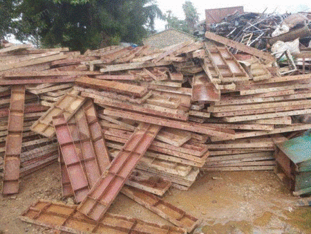 吉林地区でスクラップ端材一群を回収