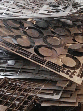 工事現場の廃棄物を大量に回収する専門家安徽省