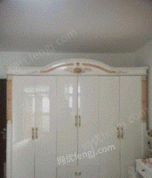 河南郑州闲置欧式白色衣柜和大床出售，宽230cm高210cm深60cm