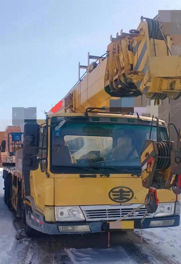 辽宁大连出售10年8月柳工12吨四节臂吊车验车保险到11月无事故纯东北