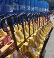 天津西青区低价转让二手货架叉车地牛（木，塑料）托盘框子