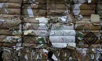回收大量废纸，废纸箱纸管