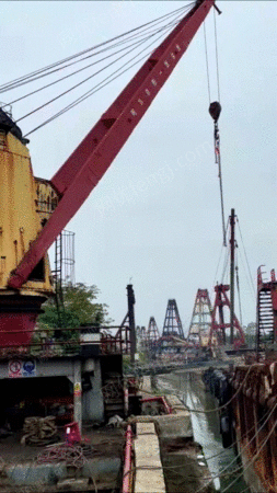 広東省で回収された浮揚紙廃船の解体