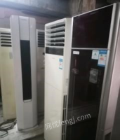 湖北荆门出售新到一批二手柜机空调，成色好，有质保。
