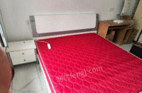 辽宁辽阳低价出售二手床2米×1米8,衣柜,床头柜 