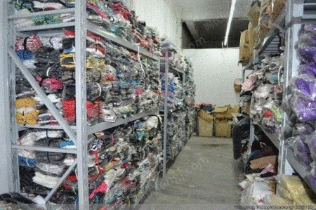 長きにわたり大量に在庫衣類を回収江蘇省南京市