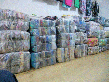 江蘇省、長期にわたり高額で在庫衣類一群を回収