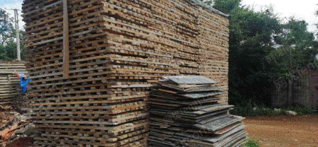 工事現場の廃材を大量回収した蕪湖、型枠に安徽省蕪湖市