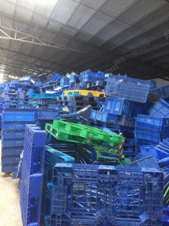 使用済みプラスチック製枠のプロ大量リサイクル