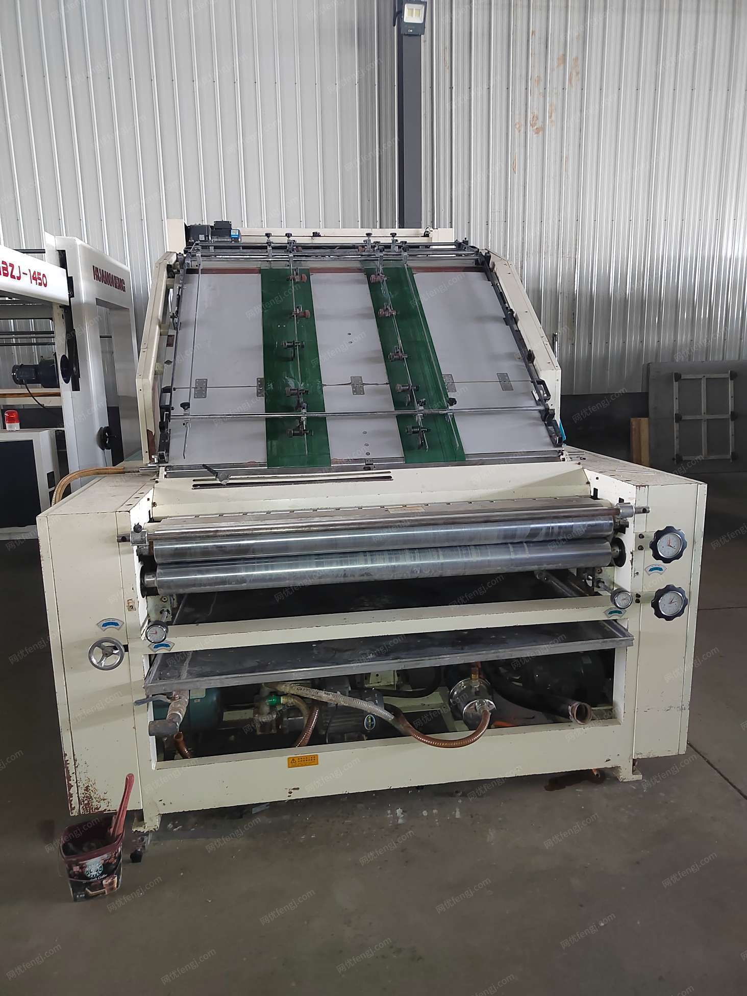 9成新出售二手全自动裱纸机产品名称:二手纸箱包装设备存放状态:仓库