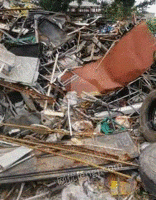 回收各种废铁　废轮胎　塑料瓶