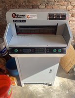 内蒙古呼和浩特出售二手数控切纸机，裁切厚度5厘米。独立电机压纸。