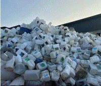 回收各种废塑料，塑料桶，大小蓝桶，吨桶等