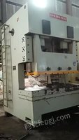 出售二手扬锻J25-200冲床，装模高度500，滑块行程250，钢板机身，气动离合器，液压过载保护，光电保护，三个气垫顶出，每分钟冲压40-60次，速度快效率高，工作台2420*840，原版油漆，齿轮
