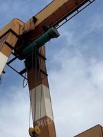 江苏盐城出售两台龙门吊，4台电动葫芦，跨度26.8米，高度12米，勾子起高11.4米，3200一吨，包装上车，需要的老板欢迎来电咨询！